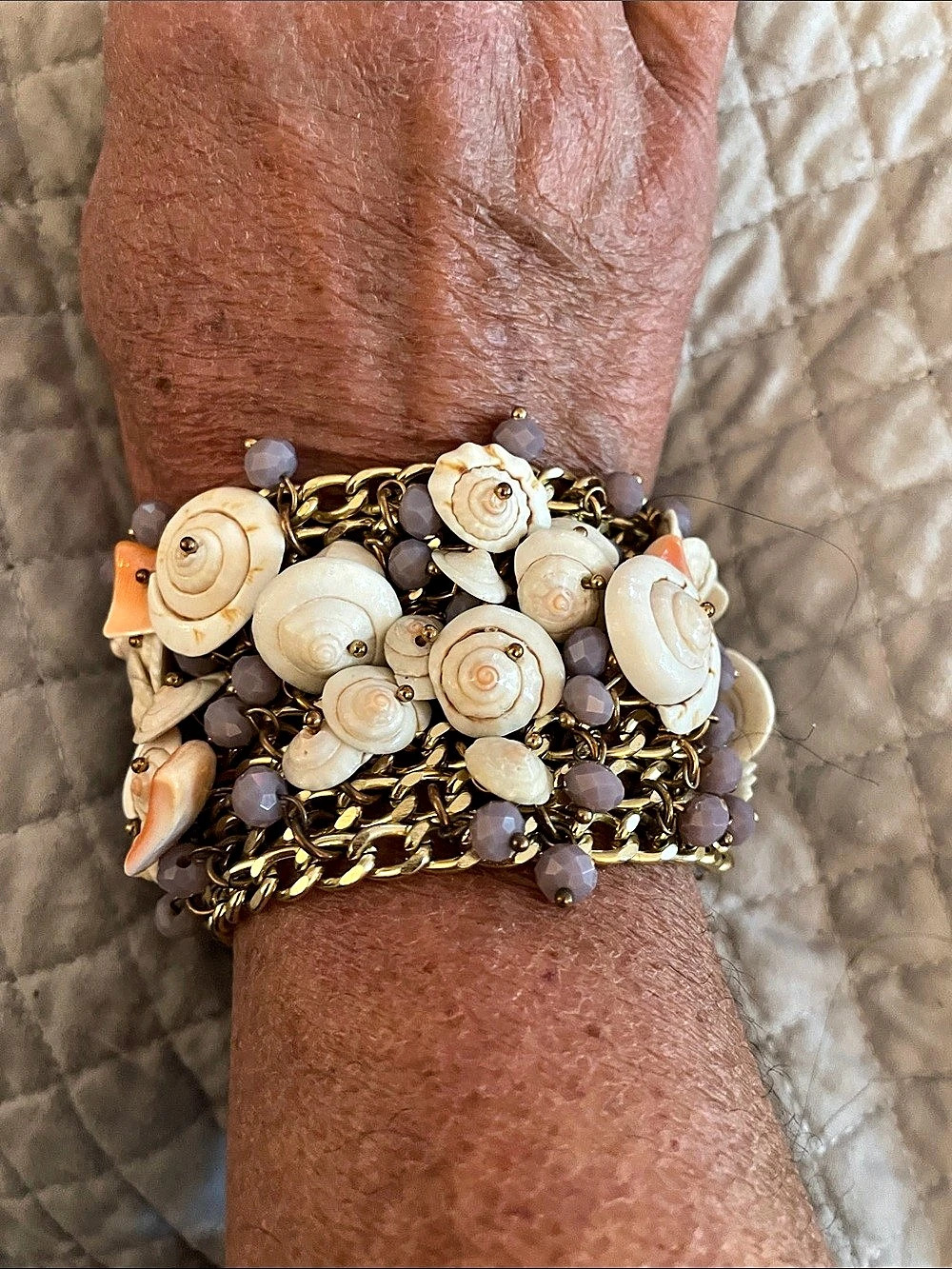 Shell Charm Chain Bracelet Gold & White Like New